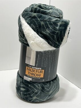 Life Comfort Ultimate Faux Fur Throw 60x70 in Dark Green